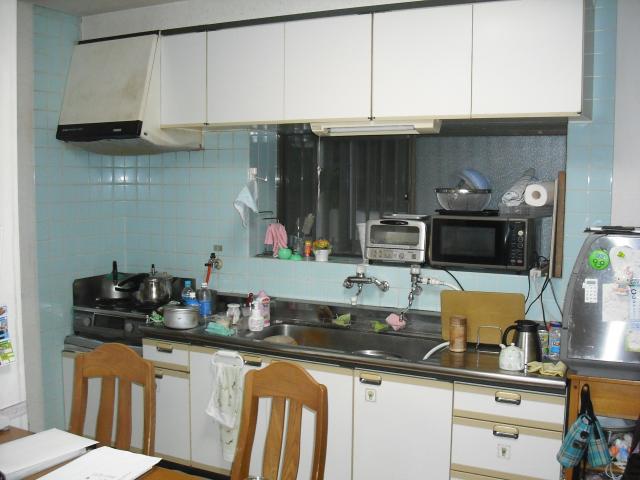 kitchen_before.JPG